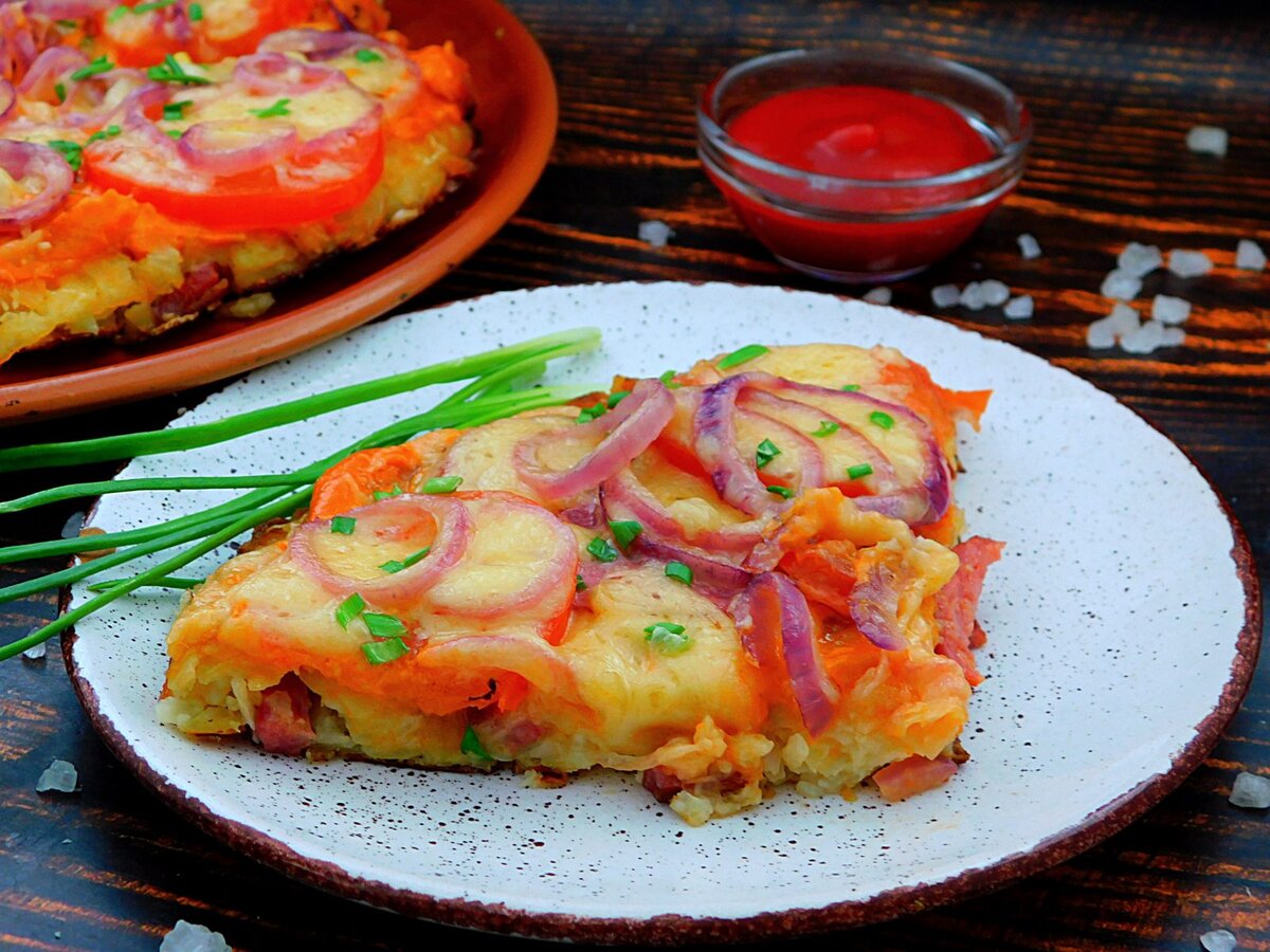 Картофельная пицца на сковороде с фото Пицца с колбасой и сыром из вчерашней картошки за 10 минут Еда на каждый день Дз