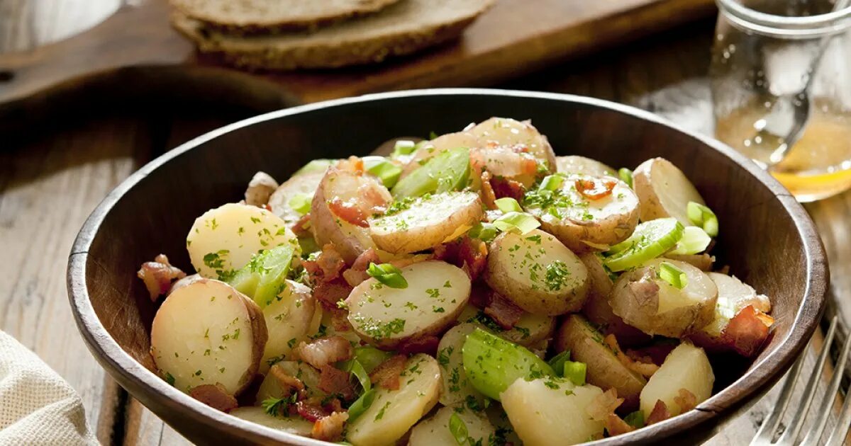 Картофельные блюда фото Recette endives aux pommes de terre et au lard - Marie Claire