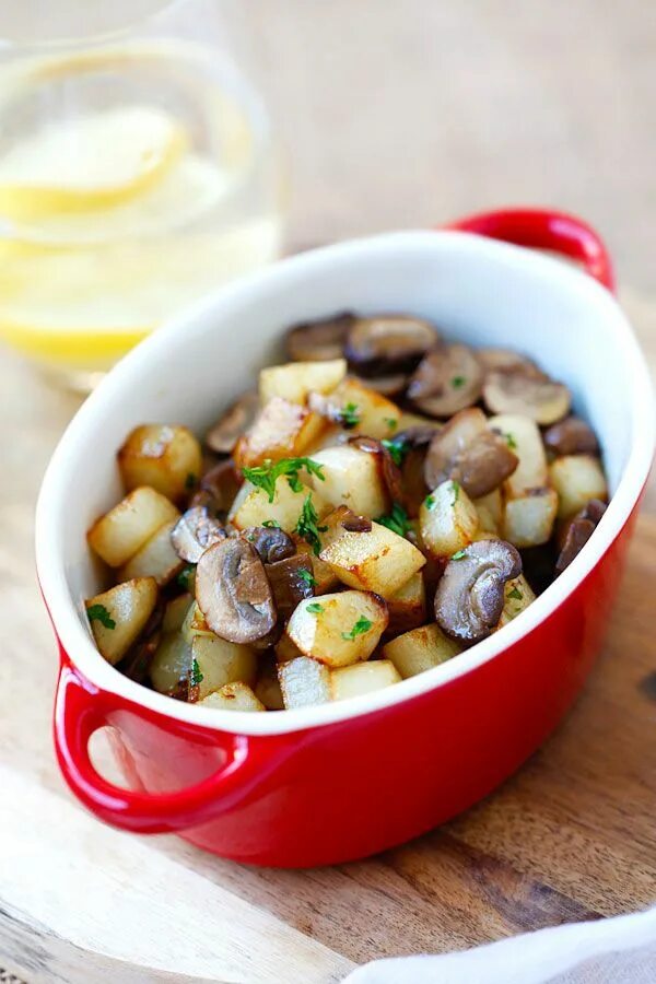 Картофельный с грибами фото Butter Sauteed Potato and Mushroom - 15-min side dish of potato and mushroom sau