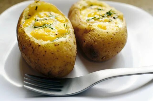 Картошка для детей рецепты с фото Idaho Sunrise: Baked Egg in a Baked Potato - Like Mother Like Daughter Recipe Br