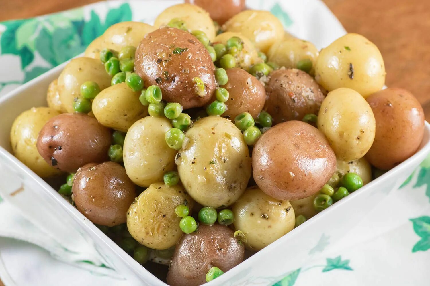 Картошка горох фото Herb Lemon Butter Peas and Little Potatoes The Little Potato Company Recipe Litt