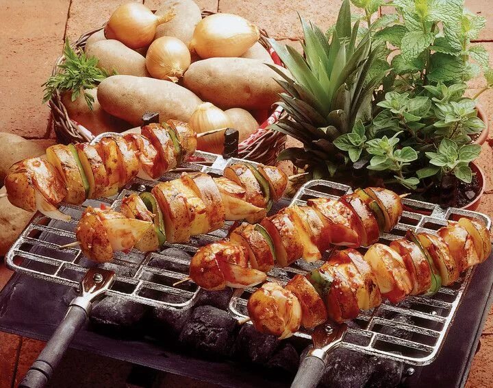 Картошка на мангале фото Idaho ® Potato and Salmon Shish Kabob Recipe Shish kebab, Idaho potatoes, Kebob 