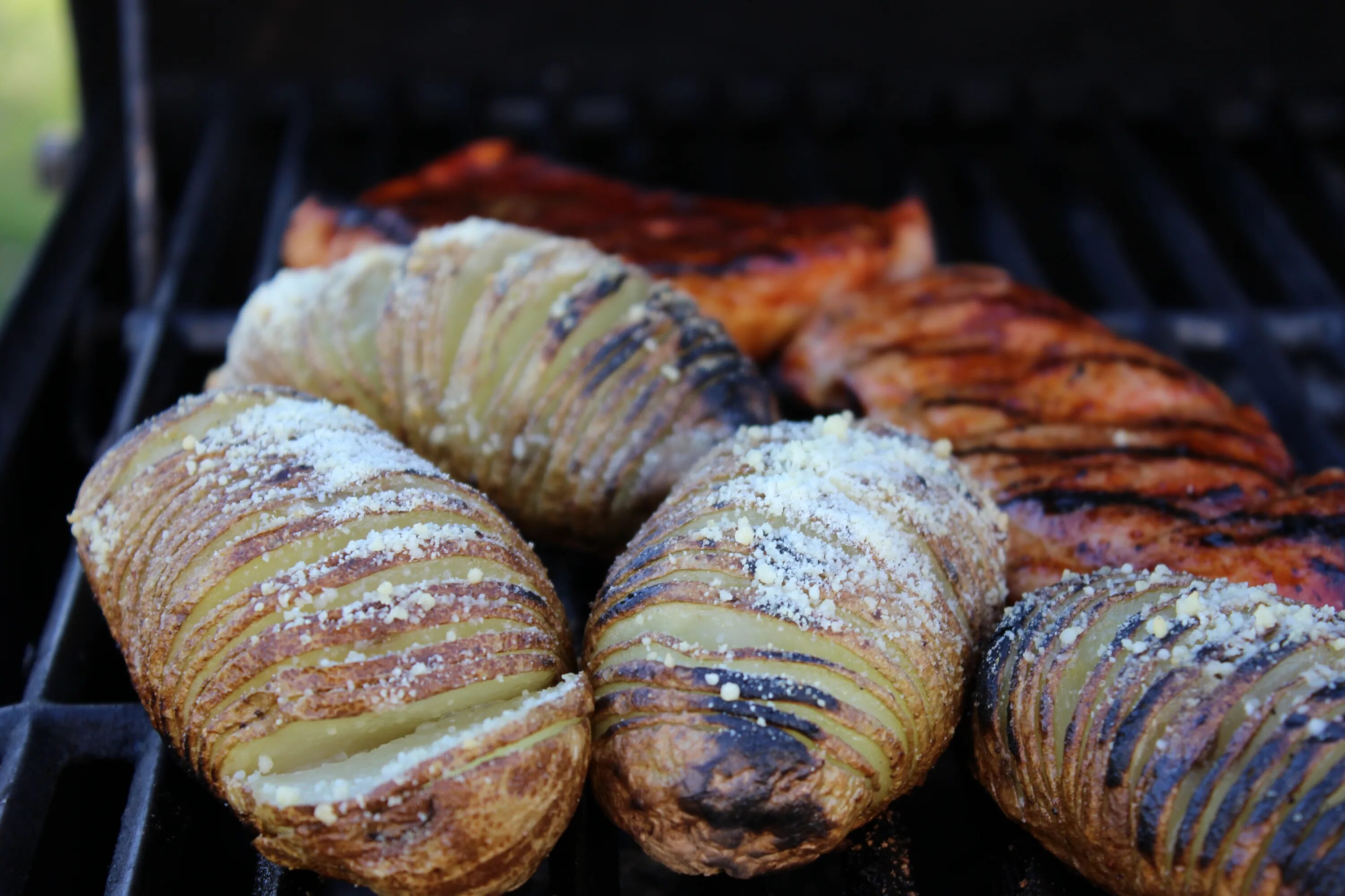 Картошка на решетке на фото Hasselback potatoes on the grill - Picture of the Week - Hasselback Potatoes on 