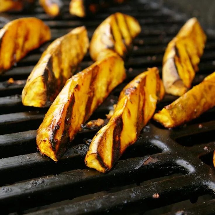 Картошка на решетке на фото Do You Know How to Grill a Potato? Grilled sweet potato fries, Grilled sweet pot