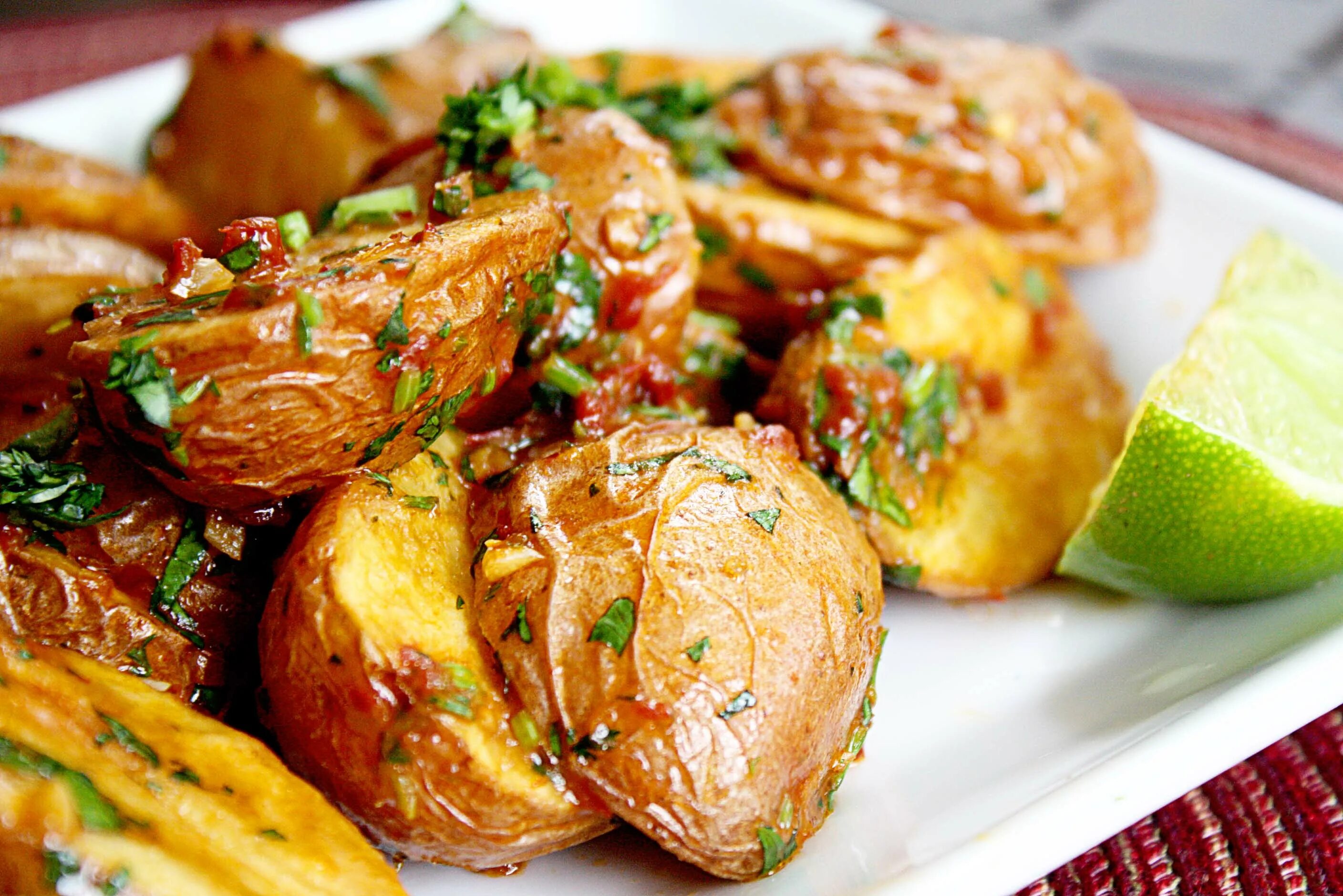 Картошка на второе рецепты с фото Печеная картошка в духовке - 8 вкусных рецептов запекания
