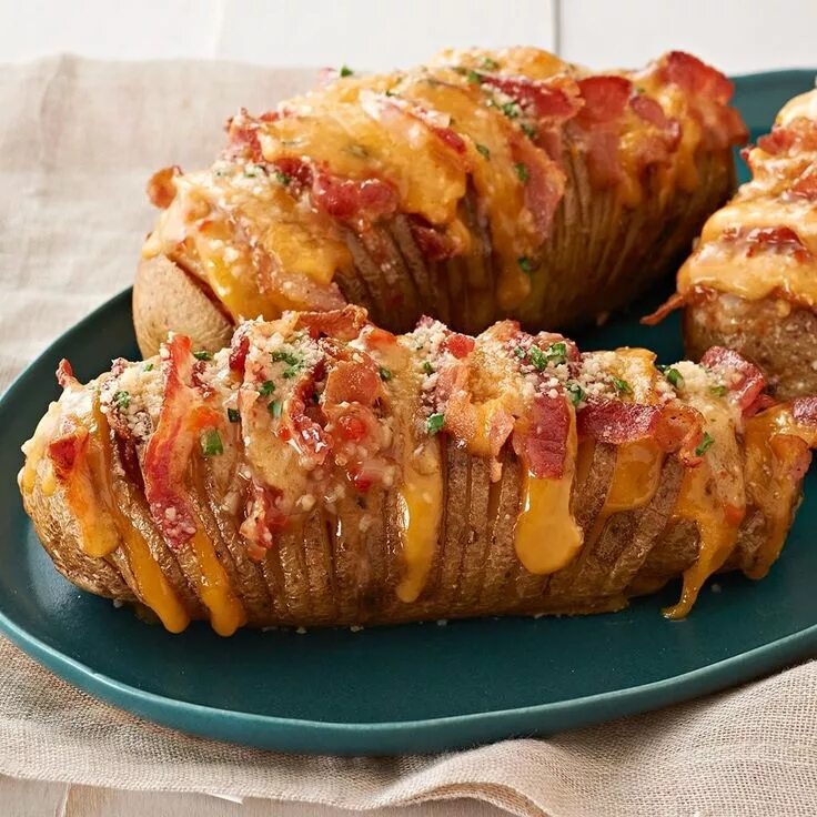 Картошка с беконом с фото Kraft Recipes & Tips on Instagram: "This #Cheesy Bacon Hasselback #Potato Recipe