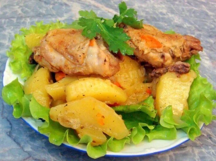Картошка с курицей потушить фото Курица тушеная с картошкой в мультиварке рецепт с фото пошагово Рецепт Куриные б