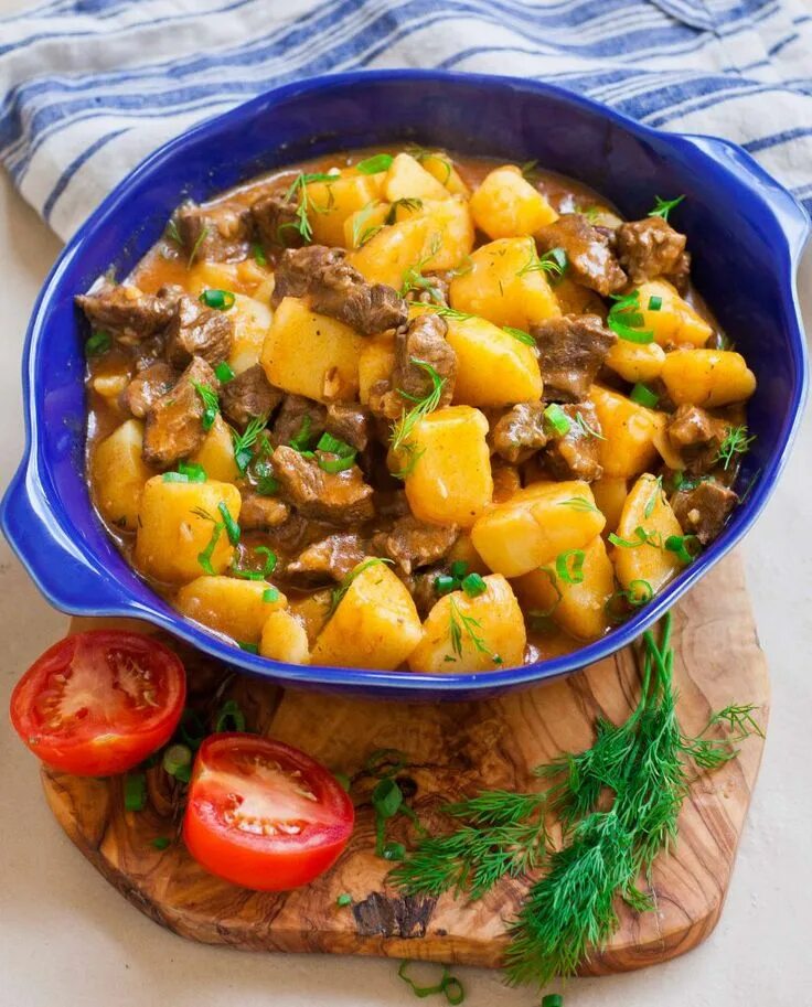 Картошка с мясом рецепты с фото Ukrainian Stewed Beef & Potatoes Recipe (video) Рецепт Еда, Картофель на сковоро