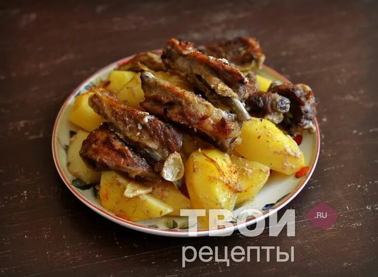 Картошка с ребрышками с фото Ребрышки с картошкой в духовке Рецепт Ребрышки, Еда, Картофельные блюда