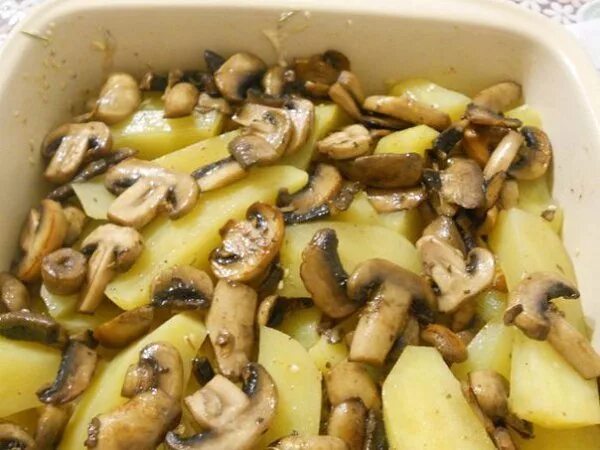 Картошка с шампиньонами в духовке фото Запеченный картофель с грибами