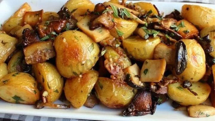 Картошка с шампиньонами в духовке фото Картофель со свининой запеченный в рукаве в духовке
