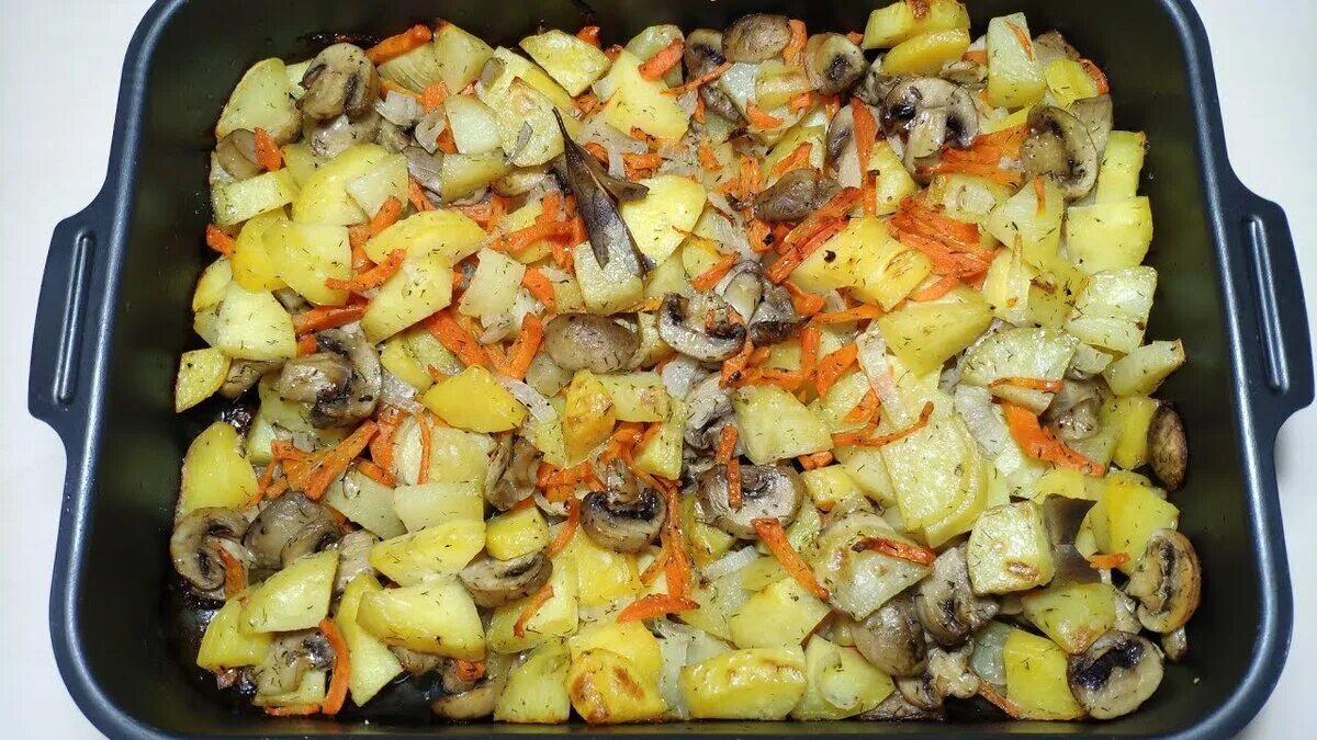 Картошка с шампиньонами в духовке фото Знакомьтесь: Постный картофель с грибами и маком zzz Дзен