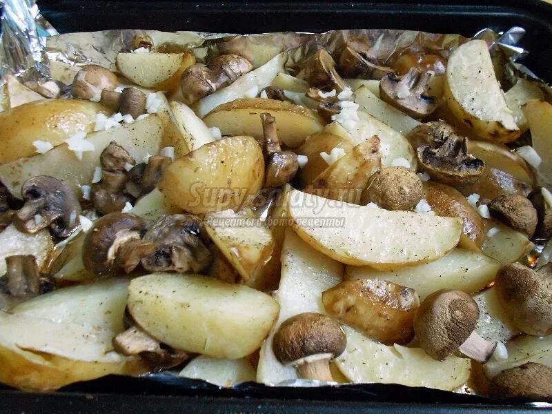 Картошка с шампиньонами в духовке фото Молодой картофель, запеченный с шампиньонами и розмарином. Рецепт