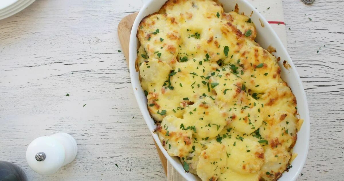 Картошка с сыром рецепты с фото Potato Bake Recipe Creamy potato bake, Creamy potato, Recipes