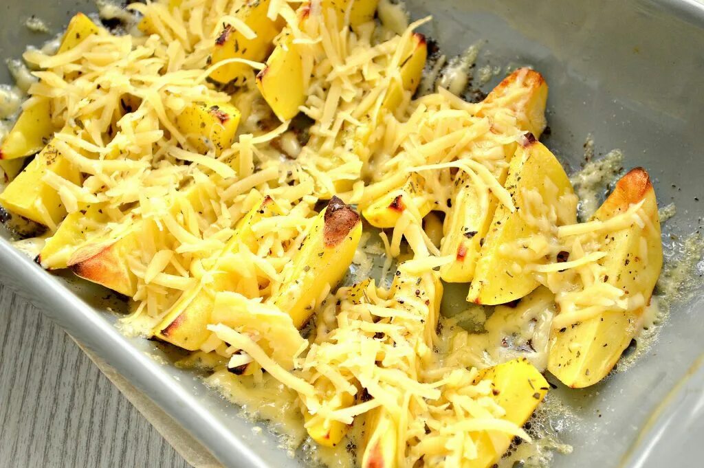 Картошка с сыром рецепты с фото Запеченный картофель дольками с сыром - рецепт приготовления