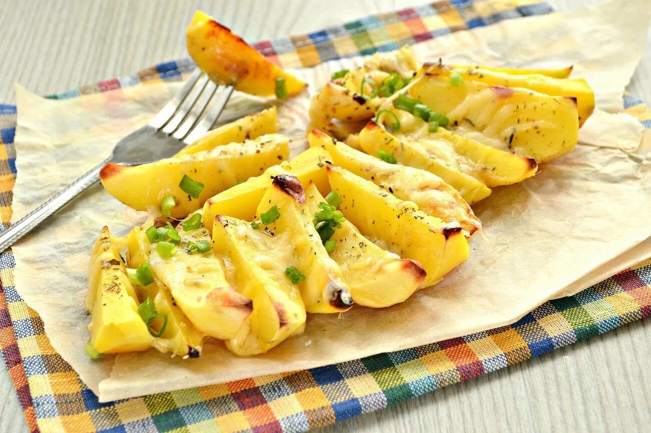 Картошка с сыром рецепты с фото Запеченный картофель дольками с сыром рецепт с фото пошагово Рецепт Запеченный к