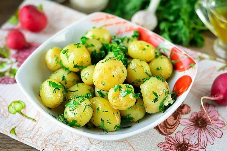 Картошка с зеленью фото рецепт Молодой картофель с зеленью и чесноком - нежный, вкусный и ароматный Рецепт Идеи