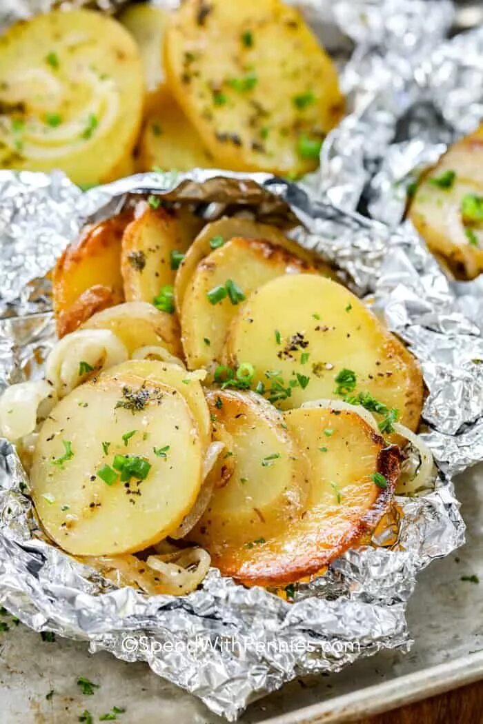 Картошка в фольге фото Make these potato packets on the grill, in the oven or over a campfire! With pot