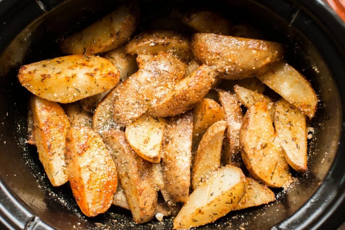 Картошка в мультиварке по деревенски фото Slow Cooker Cajun Parmesan Potatoes Recipe Slow cooker vegetable recipes, Parmes