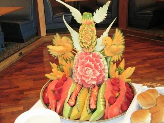 Карвинг фруктов фото 15 amazing works of fruit art iLyke Fruit carving, Fruit sculptures, Fruit art