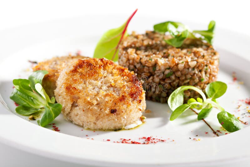 Каша с котлетой фото Cutlet and Buckwheat with Cucumber on a Plate with a Green Border. Watercolor Il