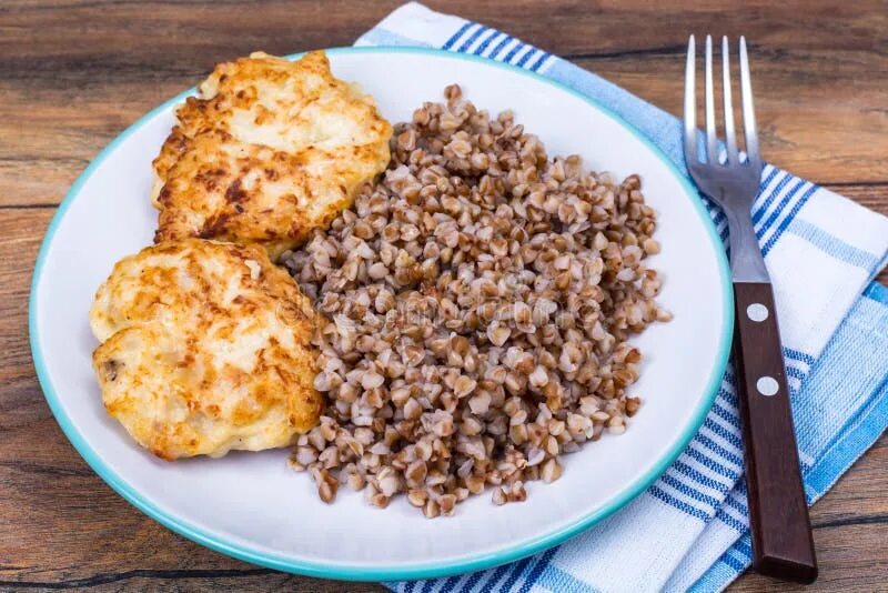 Каша с котлетой фото Buckwheat Porridge with Cutlets on White Plate Stock Image - Image of chicken, h