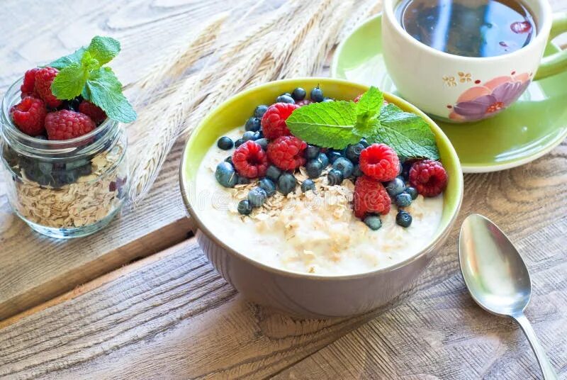 Каша с ягодами фото Healthy Breakfast - Oatmeal with Berries Stock Photo - Image of plate, food: 576