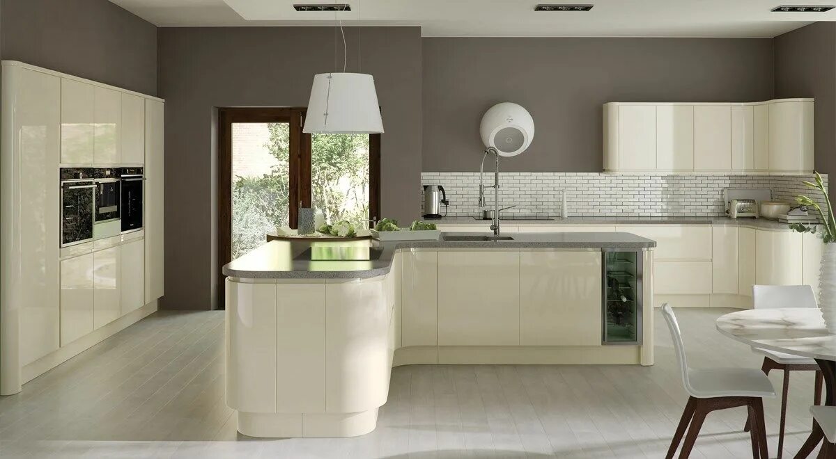 Кашемировый цвет кухни фото в интерьере Mixing the classic Ivory tone with the modern gloss door the Avant Ivory range h