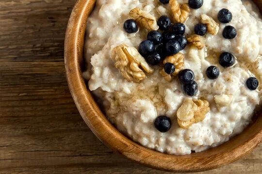 Каши просто фото Oatmeal With Walnuts Зображення - огляд 22,182 Стокові фото, векторні зображення