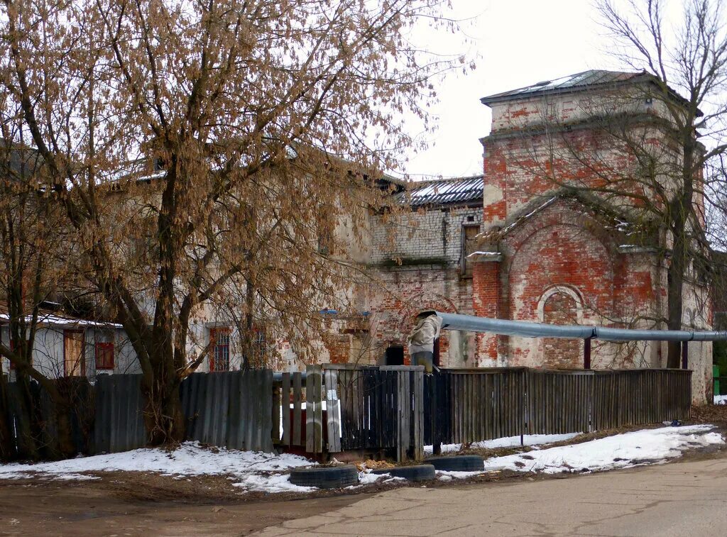 Кашинский медведь ул строителей 1 кашин фото Tserkov Ikony Bozhiyey Materi Kazanskaya, orthodox church, Kashin, ploshchad Ale