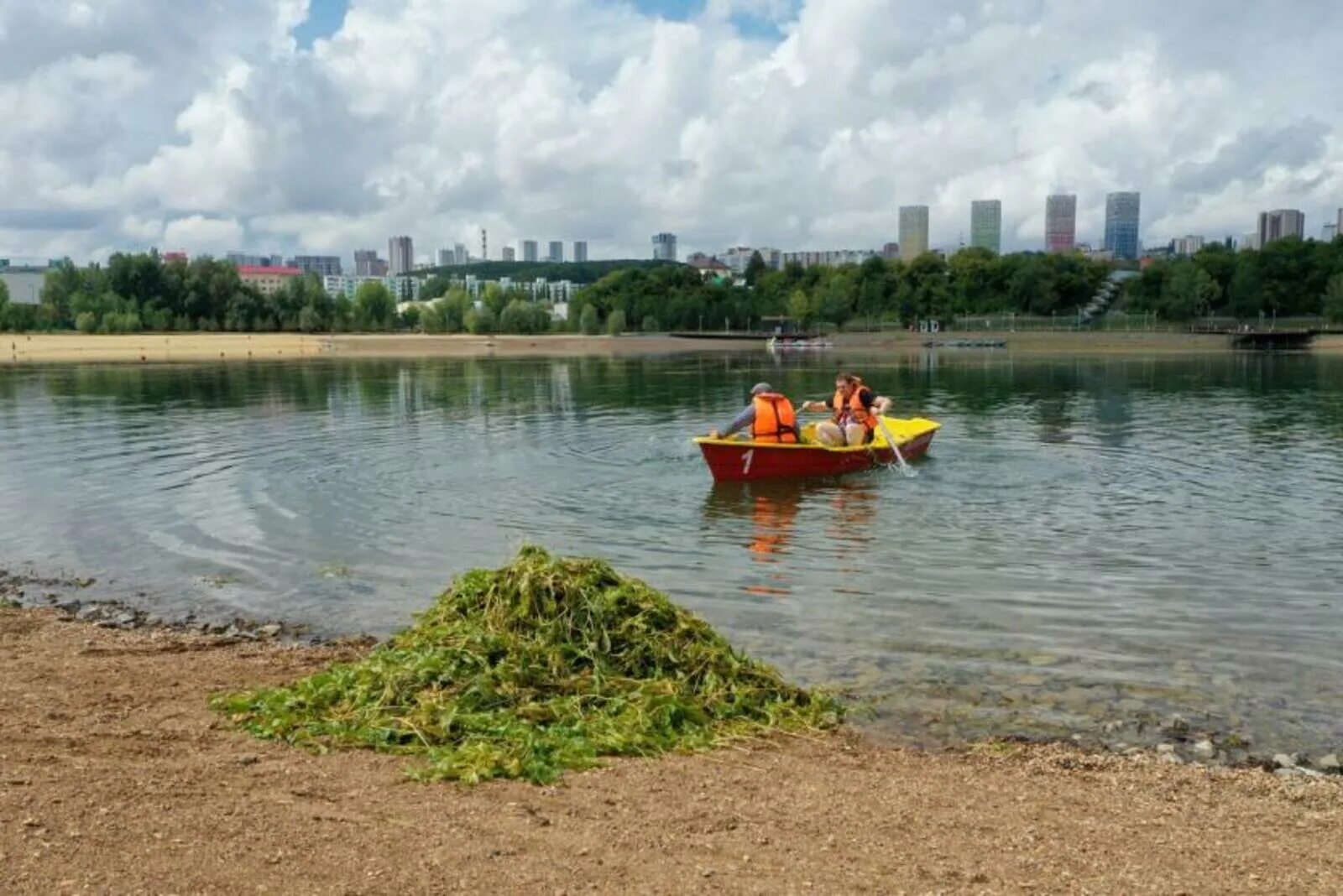 Кашкадан уфа фото В Уфе начали чистить от водорослей озеро Кашкадан