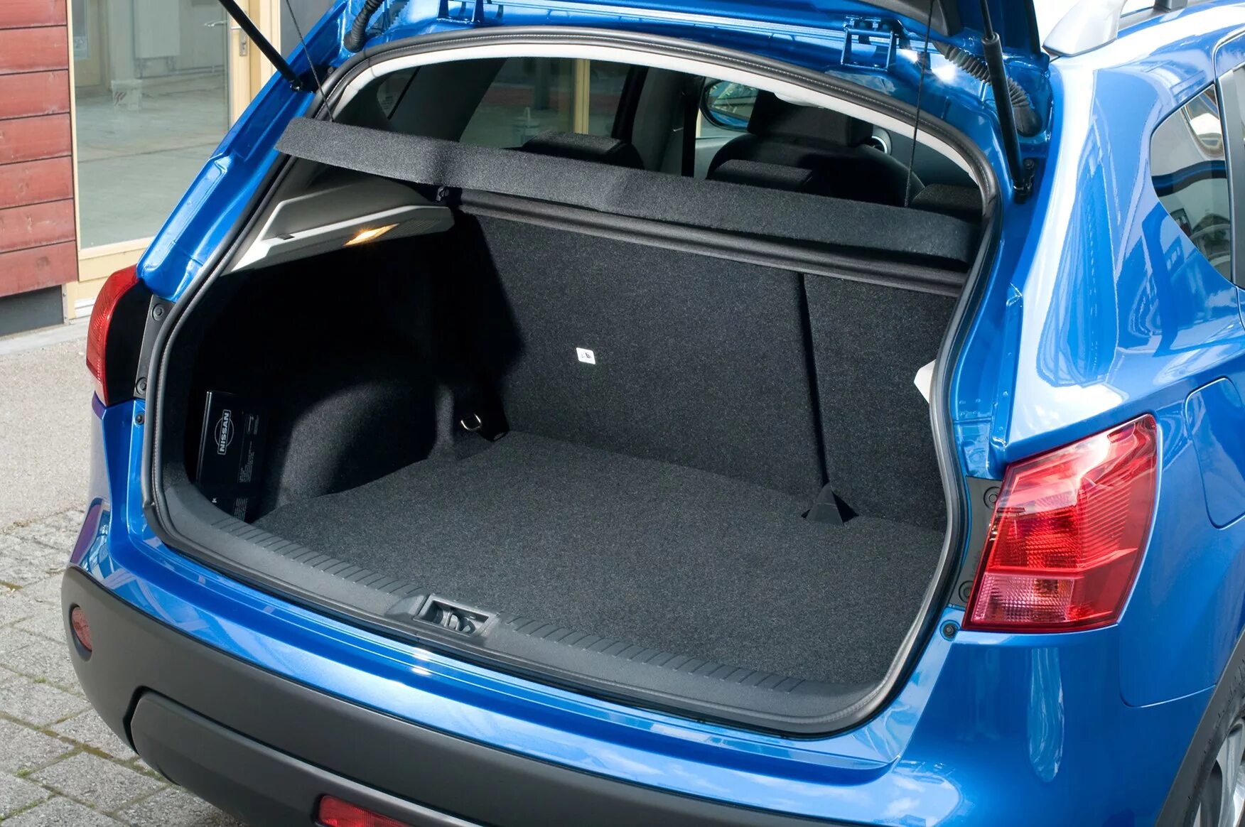 Кашкай багажник фото Used Nissan Qashqai Station Wagon (2007 - 2013) boot space, practicality and saf