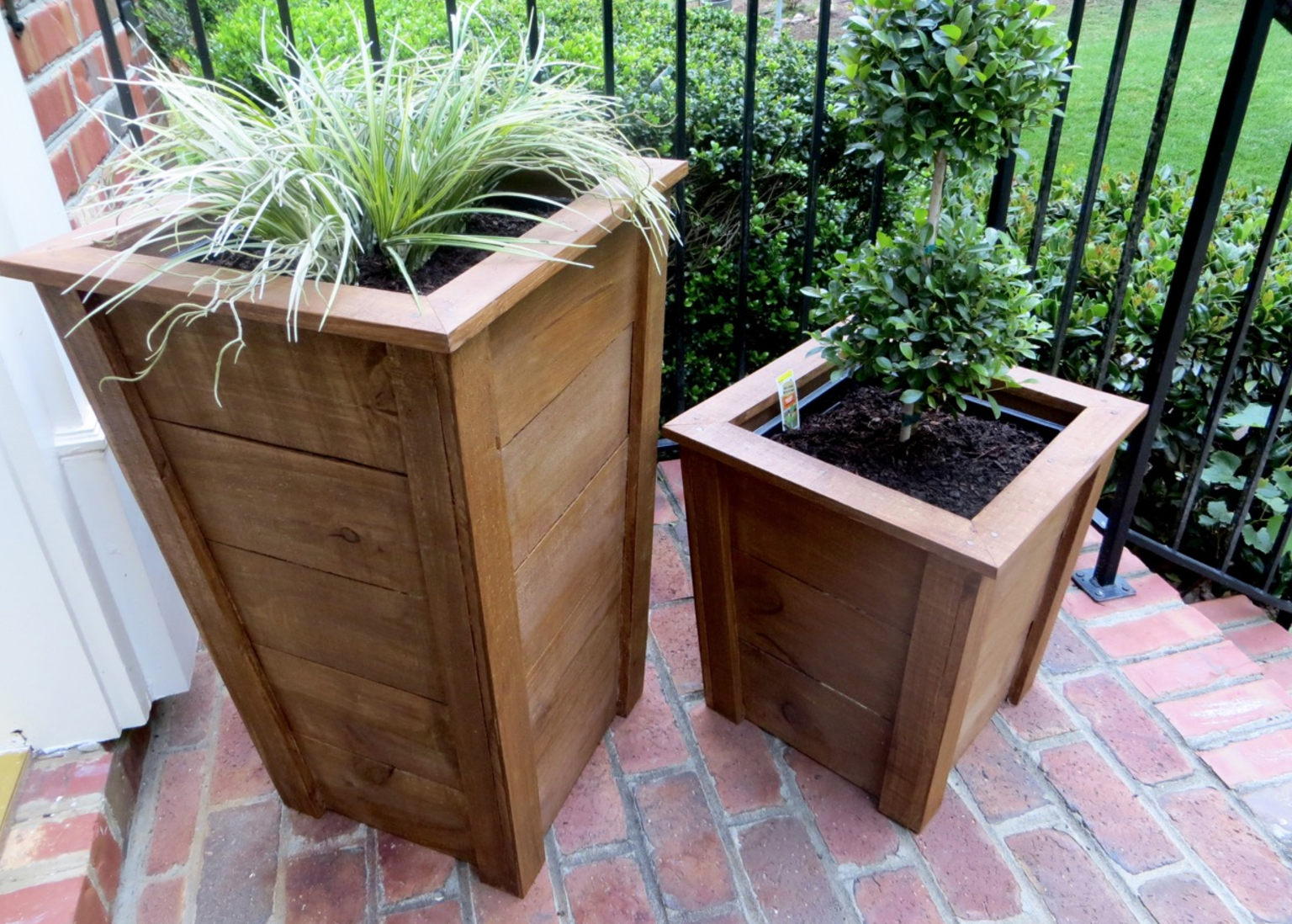 Кашпо для дачи фото Porch Flower Planters - RYOBI Nation Projects