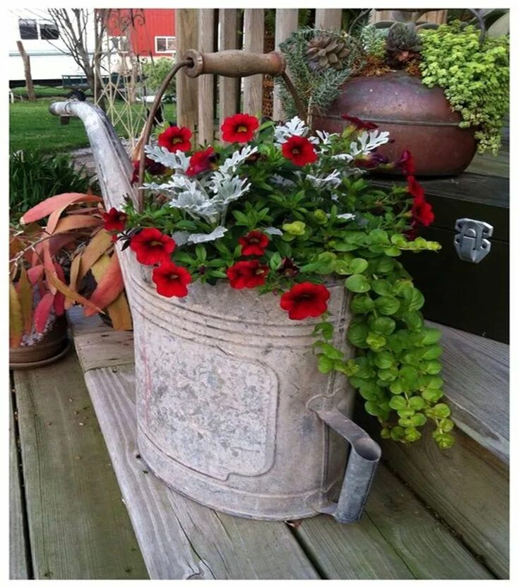 Кашпо для сада своими руками фото Amazing Decor Ideas for Gardening With Antiques - Matchness.com Container garden