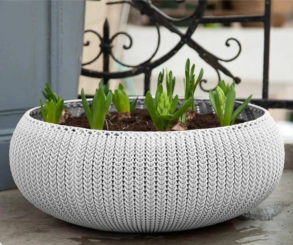 Кашпо для цветов фото Cozie Knit Plastic Pot Planter Flower pots, Planters, Planter pots