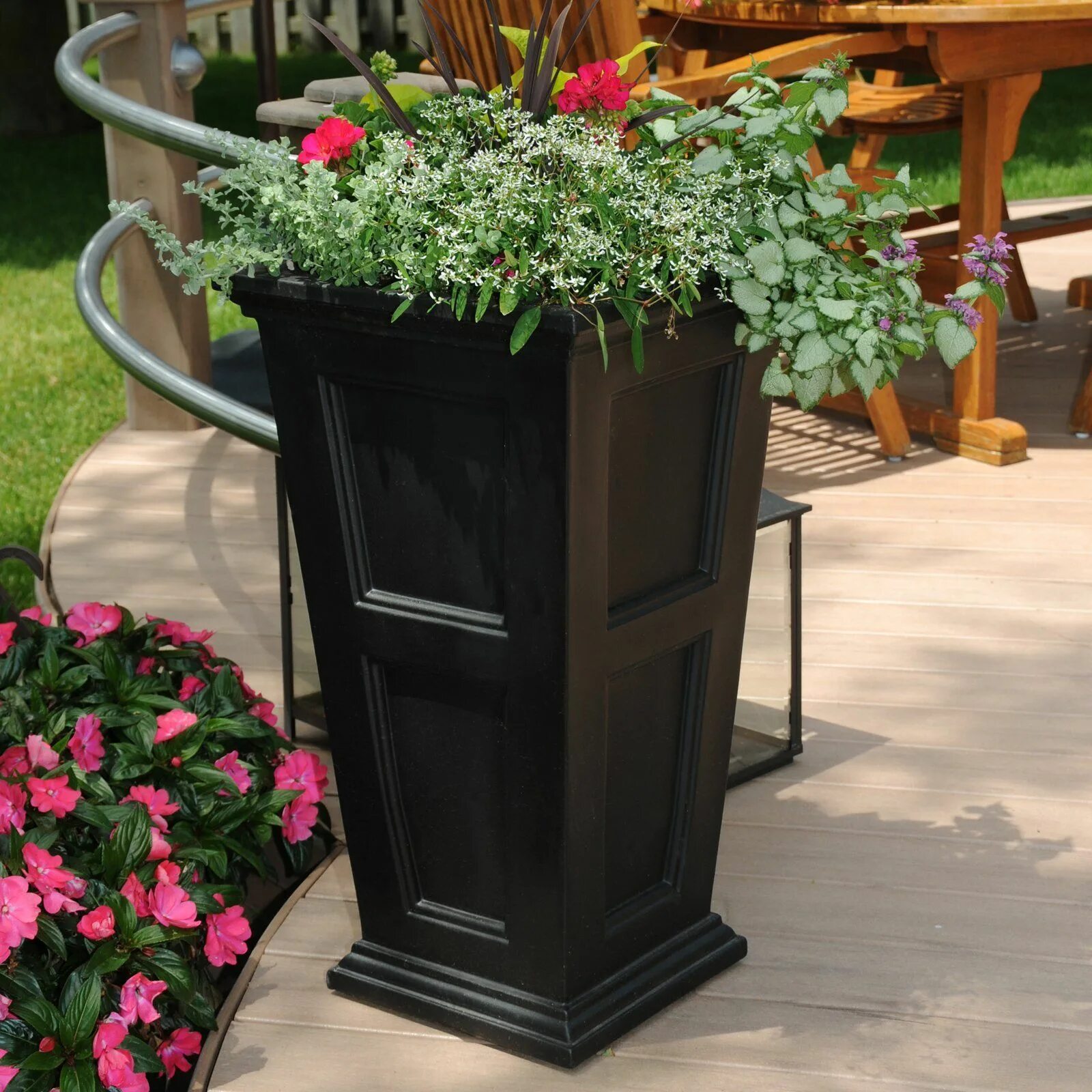 Кашпо для цветов на улицу фото Mayne Fairfield Tall Patio Planter Patio planters, Tall planters, Outdoor plante