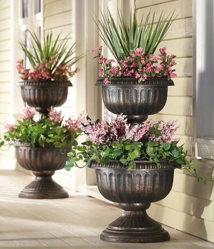 Кашпо для цветов на улицу фото Idea for front door entry. Tiered planter, Urn planters, Flower tower