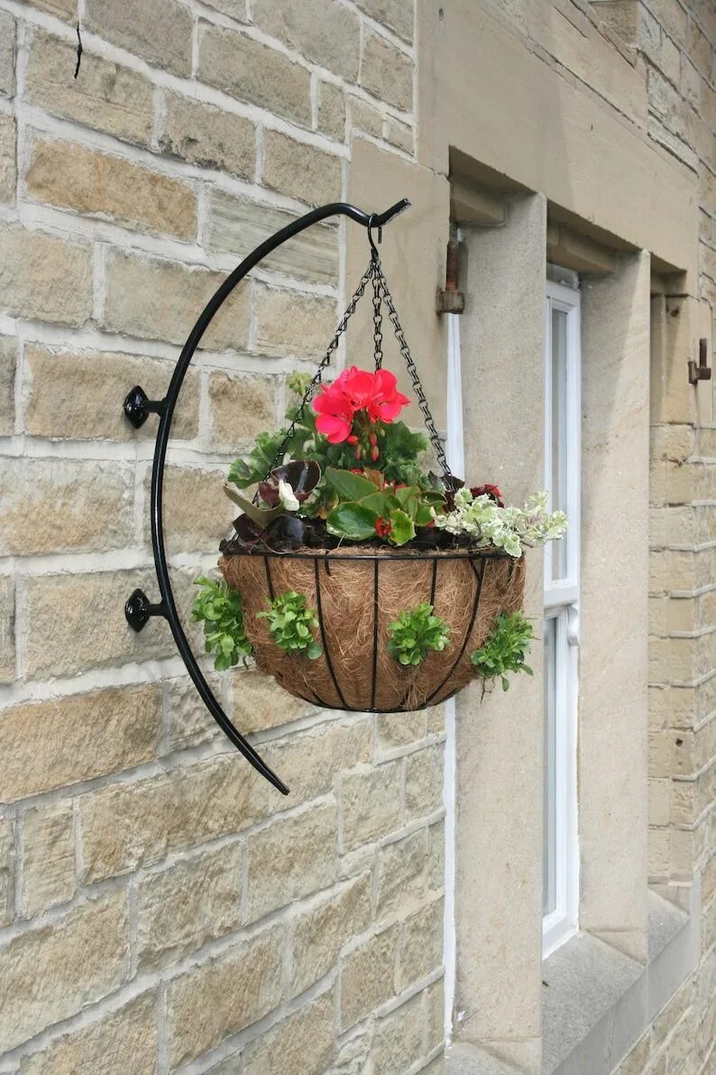 Кашпо на улице фото Hanging Basket Bracket Decorative Hanging Basket Hanger Hand Etsy in 2021 Decora