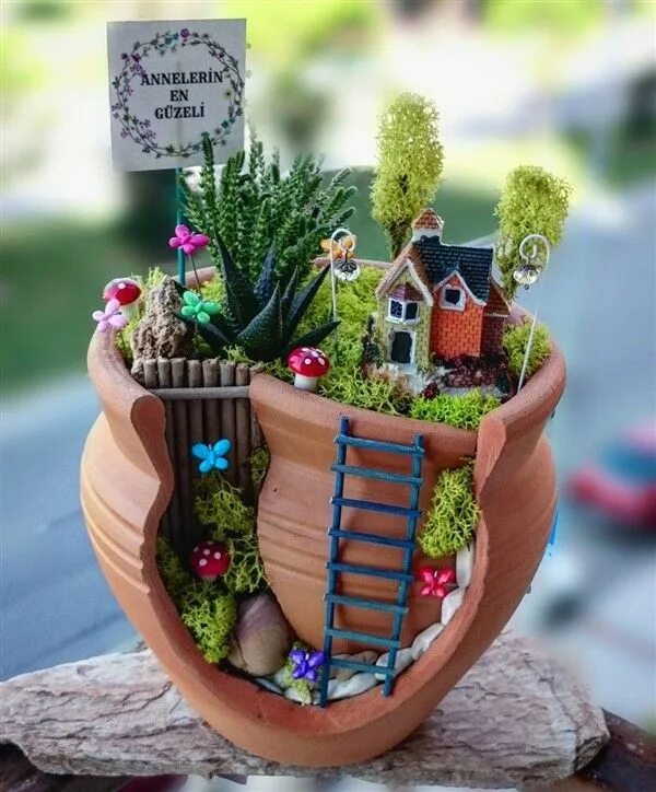 Кашпо с суккулентами и декором своими руками Fairy Garden Ideas with Broken Pots Mini jardines en macetas, Jardinería de hada