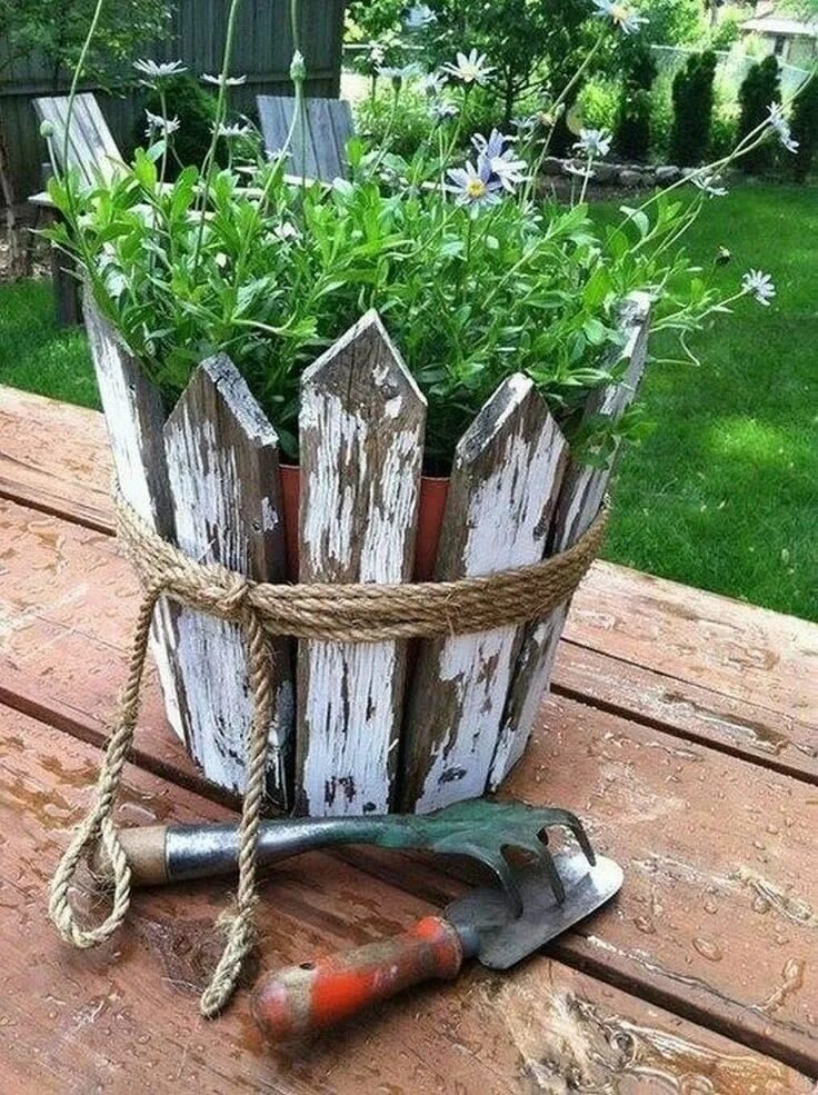 Кашпо своими руками для дачи уличные Pin on ideas Rustic garden decor, Diy garden decoration ideas, Garden containers