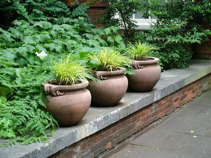 Кашпо в ландшафтном дизайне фото Fairy garden accessories uk Garden Garden pots, Garden planters, Simple landscap