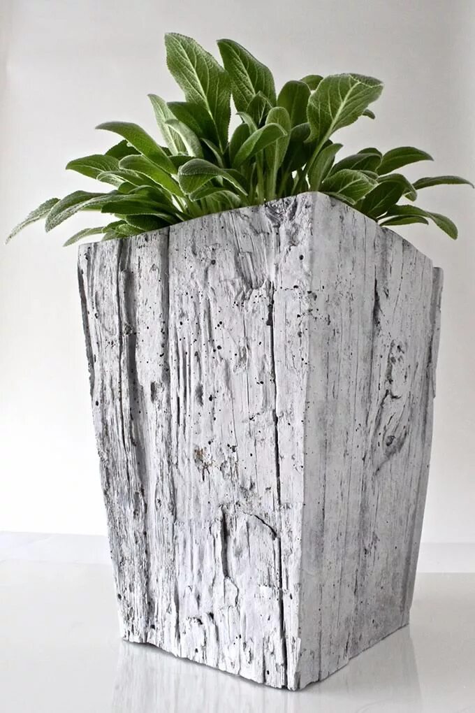 Кашпо в стиле лофт The Cast Wood Planter will liven up your home with rich wood texture. This piece