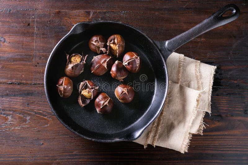 Каштан жареный рецепт на сковороде с фото Baked edible chestnuts stock photo. Image of cooking - 62447406