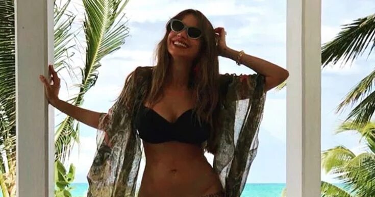 Каштанова максим фото Sofia Vergara, 45, Shows Off Her Bikini Bod in a Leopard Print Two-Piece Bikini 