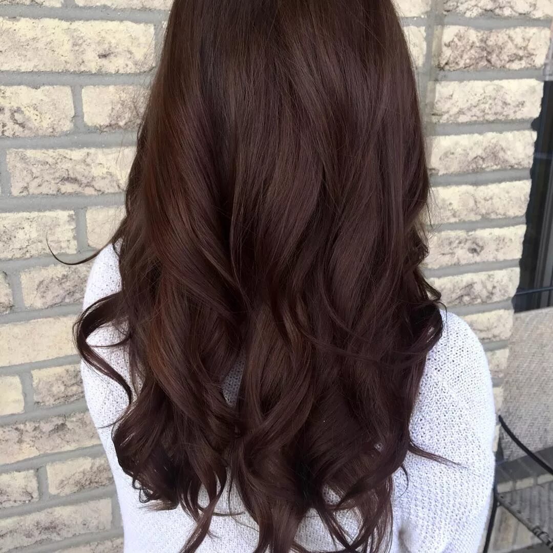 Каштановые волосы фото Image may contain: one or more people and closeup Hair color chocolate, Long hai