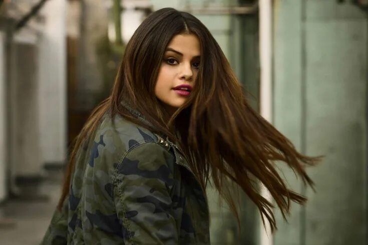 Каштановые волосы фото девушек с карими Pin on Hairstyles & Hair Colors Selena gomez photoshoot, Selena gomez, Selena