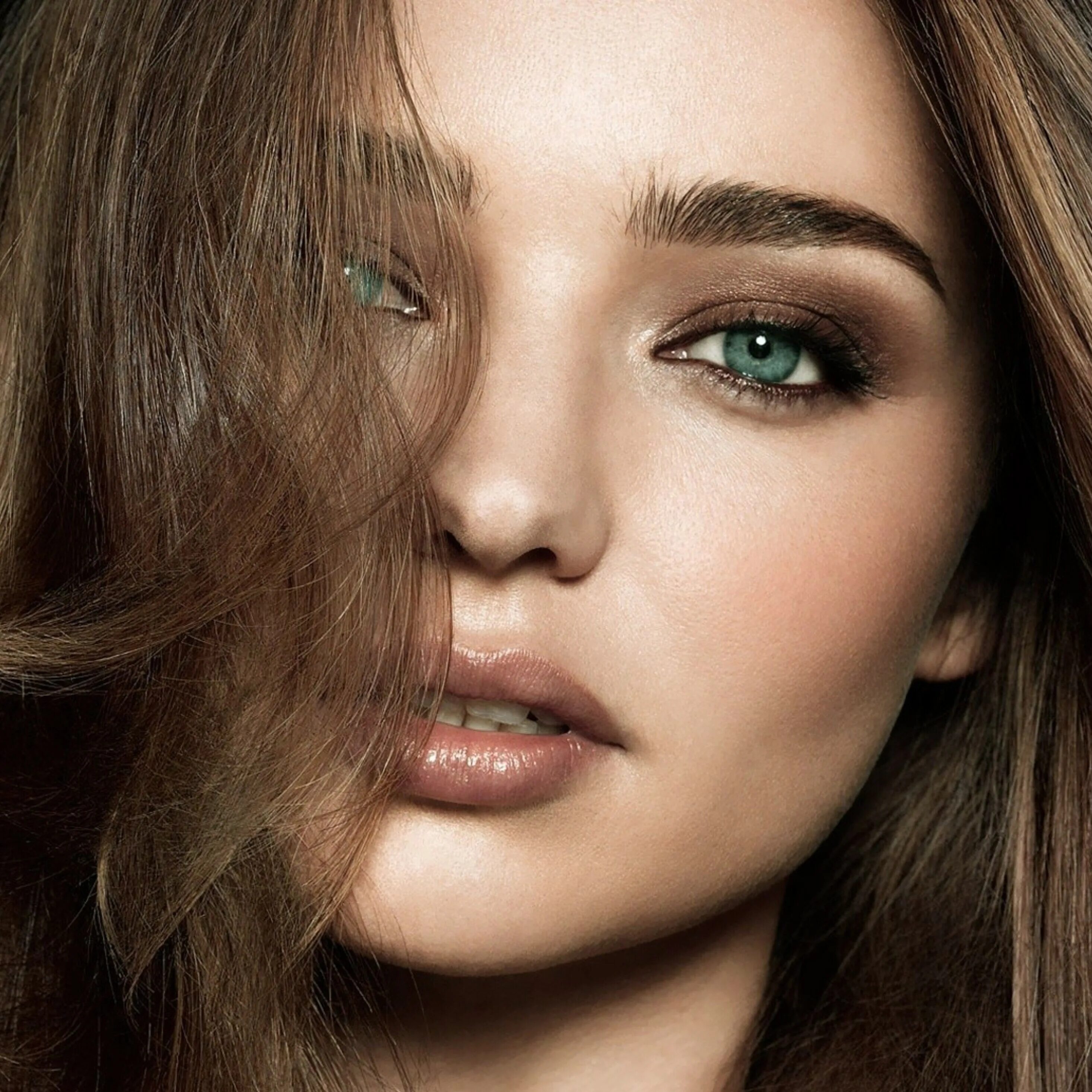 Каштановые волосы фото для зеленых глаз 2932x2932 Miranda Kerr Face Ipad Pro Retina Display ,HD 4k Wallpapers,Images,Bac