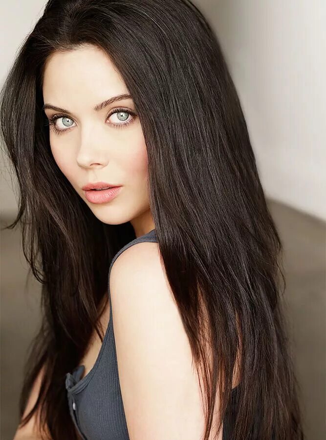 Каштановые волосы серые глаза фото Grace Phipps Austin & Ally Wiki Fandom