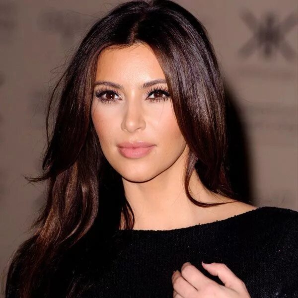 Каштановый цвет волос фото для карих глаз instyle.co.uk Kardashian hair color, Brown hair colors, Chestnut hair color