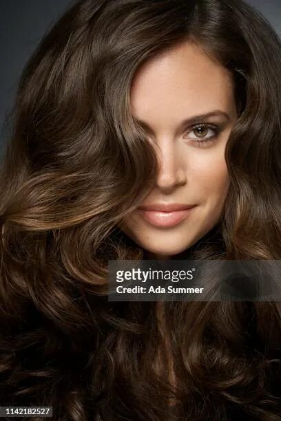 Каштановый цвет волос фото для зеленых 104,687 Shiny Dark Hair Stock Photos, High-Res Pictures, and Images - Getty Imag